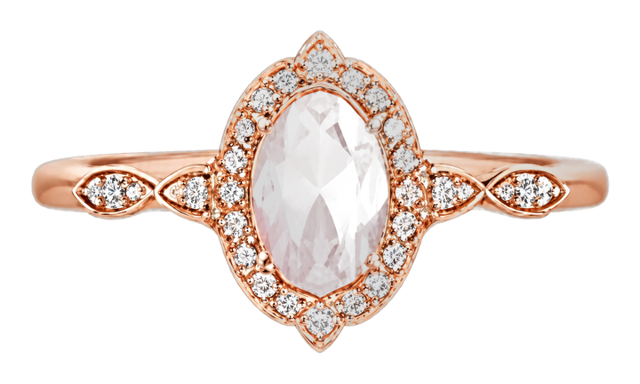 Bague rose ovale entourée de pierres blanches